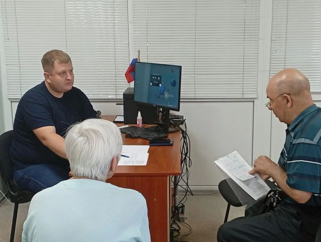 Николай Руппель: Сегодня личный прием в администрации Ясиноватой по моему поручению провел заместитель главы администрации округа Александр Сергеев
