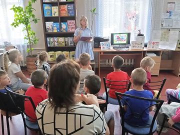 Сегодня в библиотеке-филиале №6 для детей дошкольного возраста была оформлена выставка-предостережение «Жертвы террора – дети»