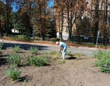 Сегодня, 4 сентября, в рамках благоустройства и наведения санитарного порядка силами сотрудников Муниципального бюджетного учреждения «Городской дворец культуры им. В. Г. Кирсановой», Дворец культуры «ЯКХЗ» проведены работы...