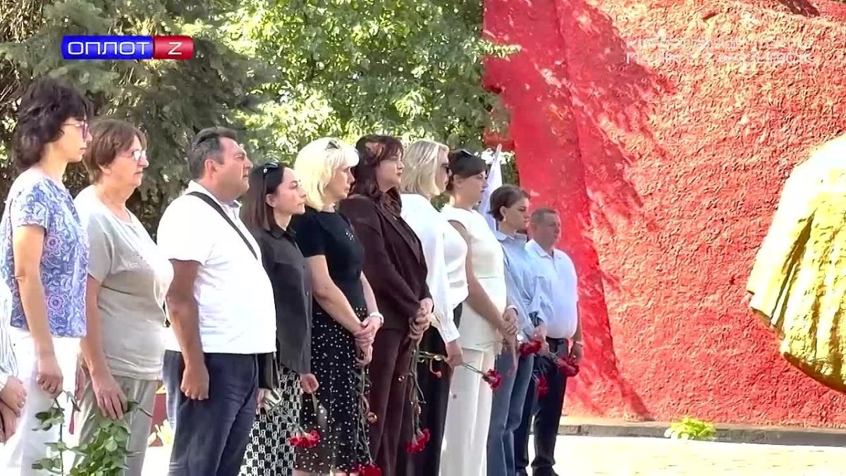 В Иловайске почтили память героев