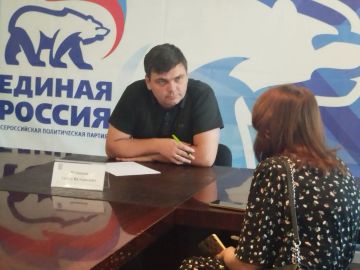 Состоялся прием граждан. Сегодня, 4 сентября, Глава муниципального образования городской округ Торез, секретарь местного отделения Партии Артем Чесноков провел прием граждан в общественной приемной