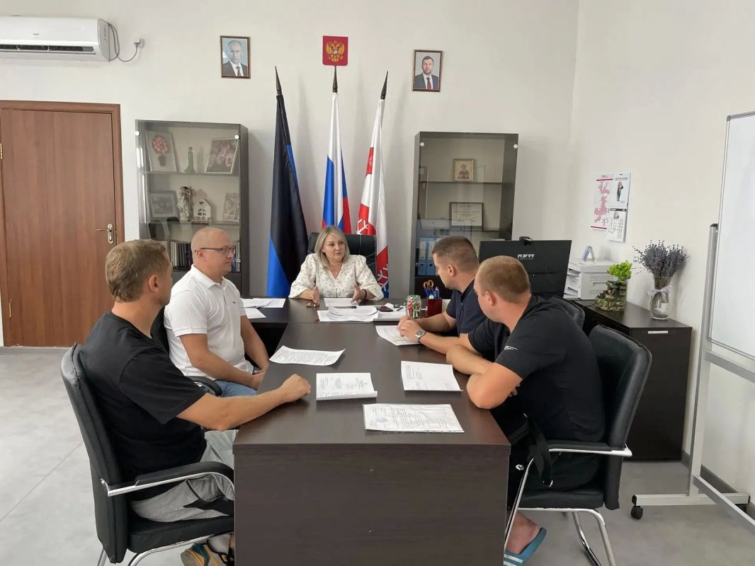 В Снежном обсудили развитие футбола