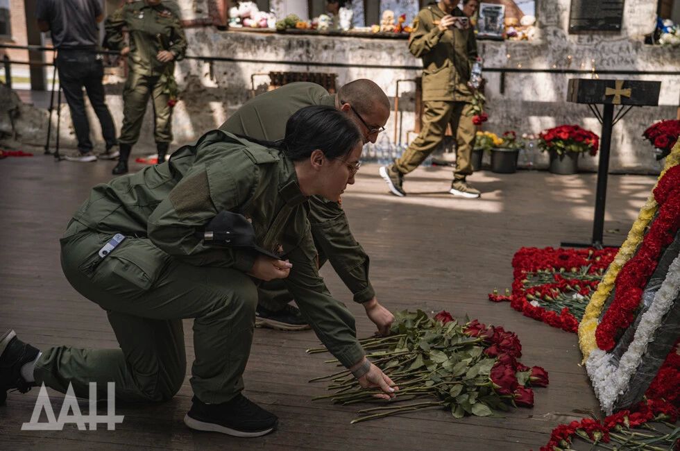 Молодежь из ДНР побывала на траурном мероприятии в Беслане