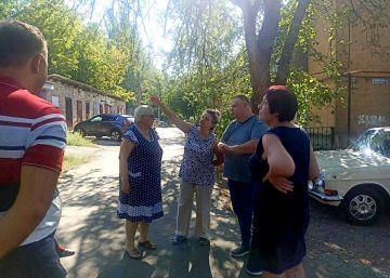 Иван Адамец: Заместитель руководителя Управы Куйбышевского района Алексей Шлепок совместно с представителями Единого регионального фонда по обслуживанию МКД провёл встречу с жителями дома № 12 по улице Фомина