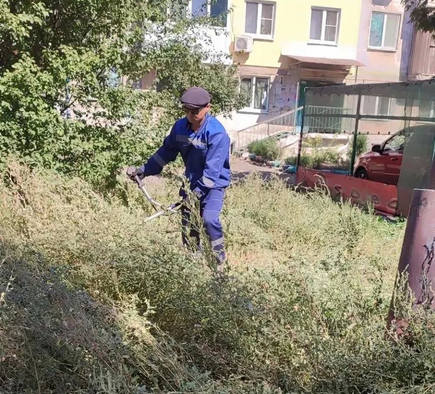 Сегодня, 4 сентября, с целью приведения территории в надлежащее санитарное состояние в Кировском внутригородском районе города Макеевки силами Макеевского филиала НКО «ЕДИНЫЙ РЕГИОНАЛЬНЫЙ ФОНД ПО УПРАВЛЕНИЮ МНОГОКВАРТИРНЫМИ...