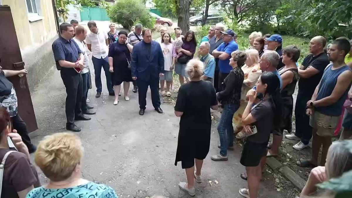 На связи с жителями. Алексей Муратов встретился с жителями улицы Отважных в Буденновском районе Донецка