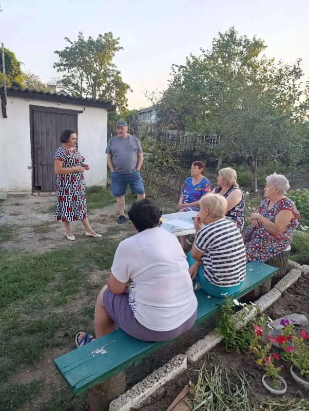Депутат Амвросиевского муниципального совета Наталья Мачула провела встречу с жителями дома №42а по улице Чайковского