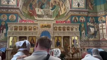 Жители Мазанки прошли с крестным ходом после воскресной службы в Свято-Никольском храме