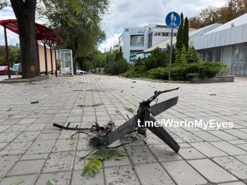 Последствия прилета укродрона Hornet в Киевском районе Донецка рядом с травматологией