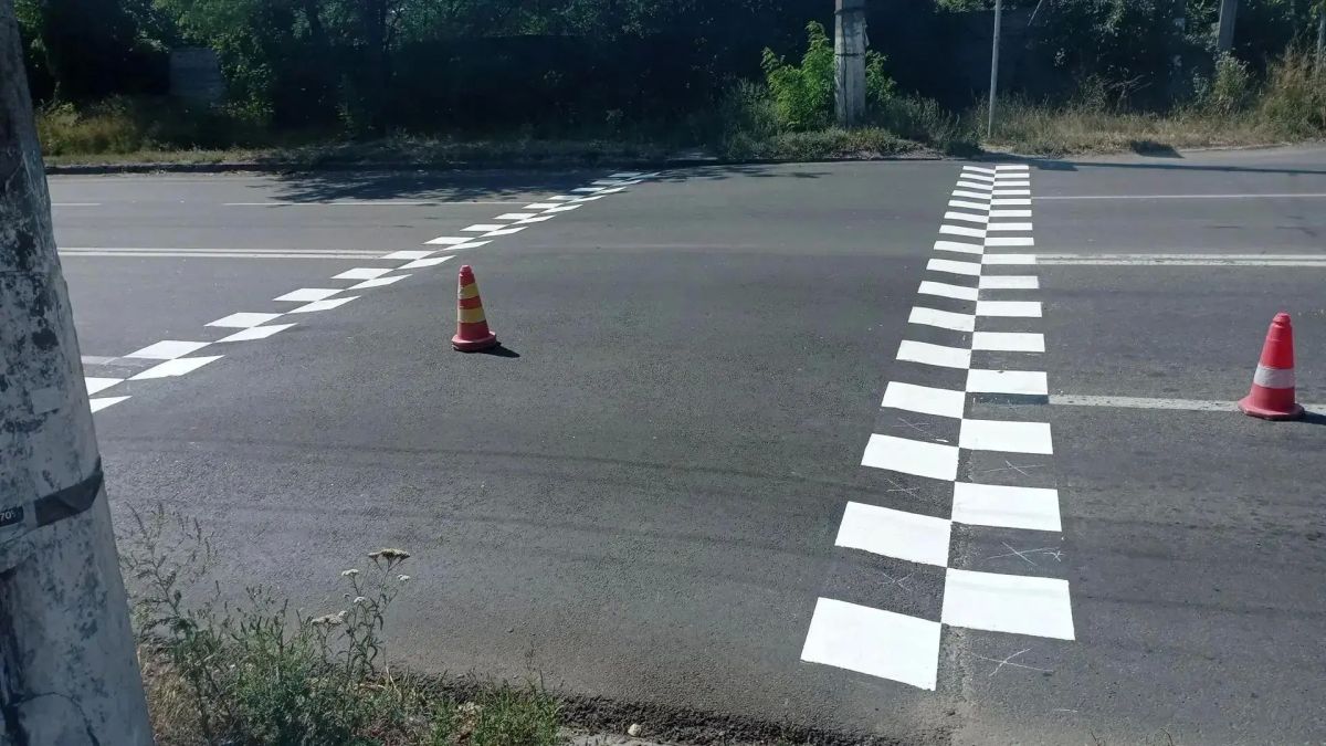 На улице Державина завершено нанесение дорожной разметки