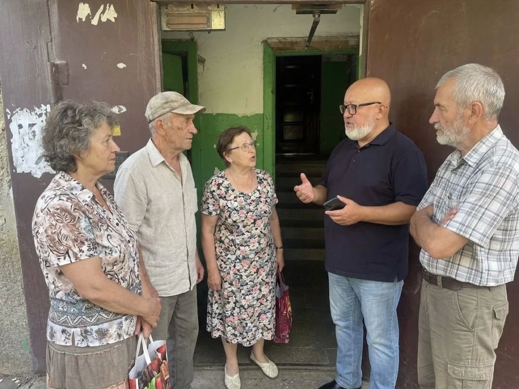 Продолжаются сходы с жителями Ленинского района города Донецка