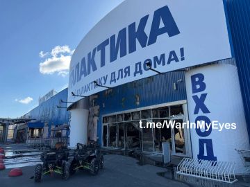Последствия укрофашистских БПЛА по ТЦ Галактика в Мариуполе сегодня утром