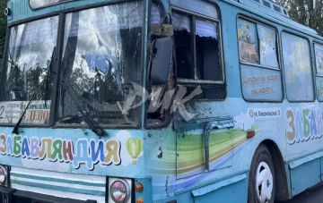 Мирный житель ранен, троллейбус и автомобили повреждены при атаках БПЛА в Горловке