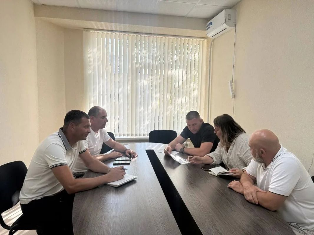 Максим Швец провел в Мариуполе рабочее совещание с руководителями местных спортивных школ, где детально обсудили текущую ситуацию, материально-техническую базу и проблемные вопросы, требующие быстрого решения