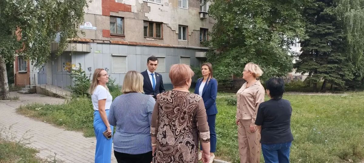 7 сентября депутат Макеевского городского совета Сергей Зуев провел встречу по адресу: г. Макеевка, ул. Панченко 1-1а.