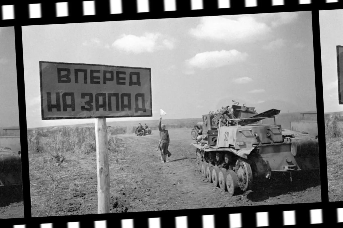 Андрей Чертков: «Вперед на Запад» - указатель с такой надписью запечатлел фронтовой фотограф на одной из дорог Сталинской области далекой осенью 1943 года