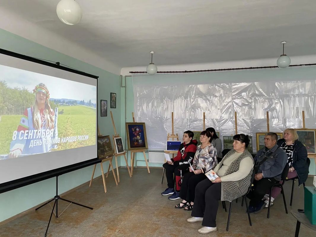 В рамках Года единства народов России сотрудники Дебальцевского городского музея провели исторический час, приуроченный к празднованию Дня языков народов Российской Федерации