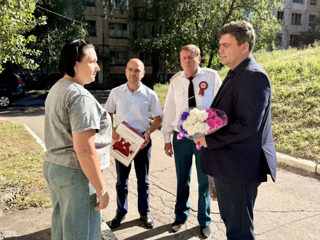 В Торезе почтили память героев не только словом, но и делом