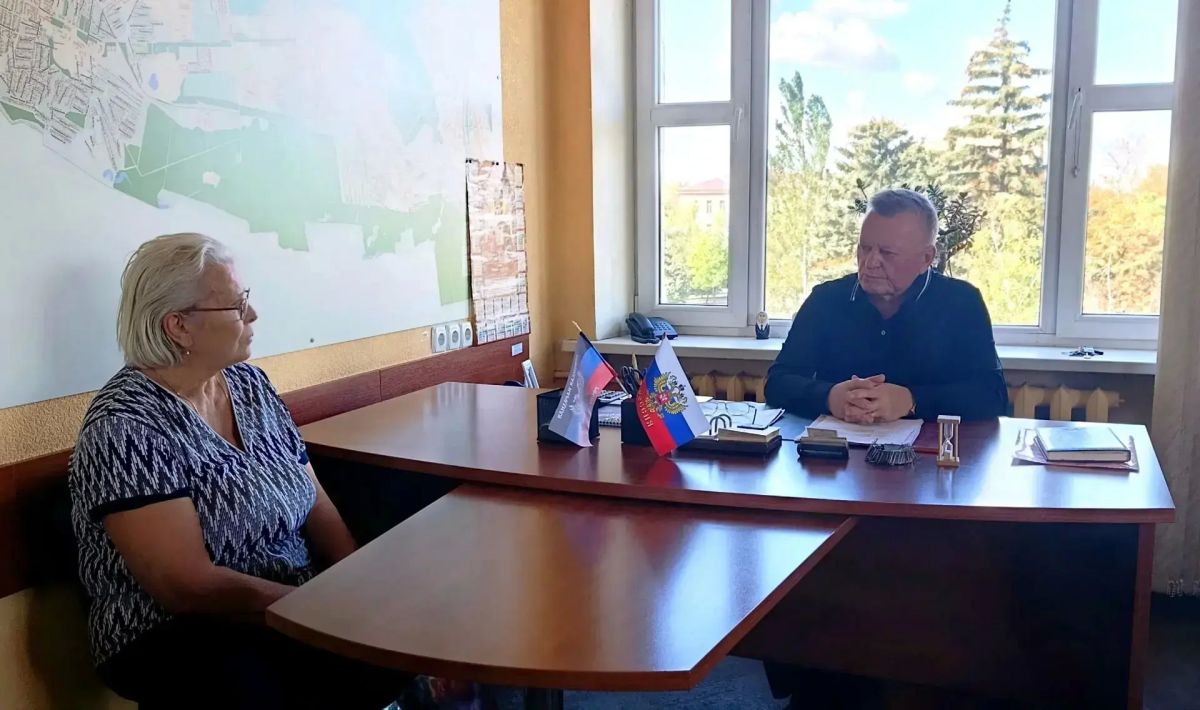 Наталья Бегуненко: Заместитель руководителя Управы Петровского внутригородского района Администрации городского округа Донецк Сергей Васильевич Чуб провёл еженедельный приём жителей района