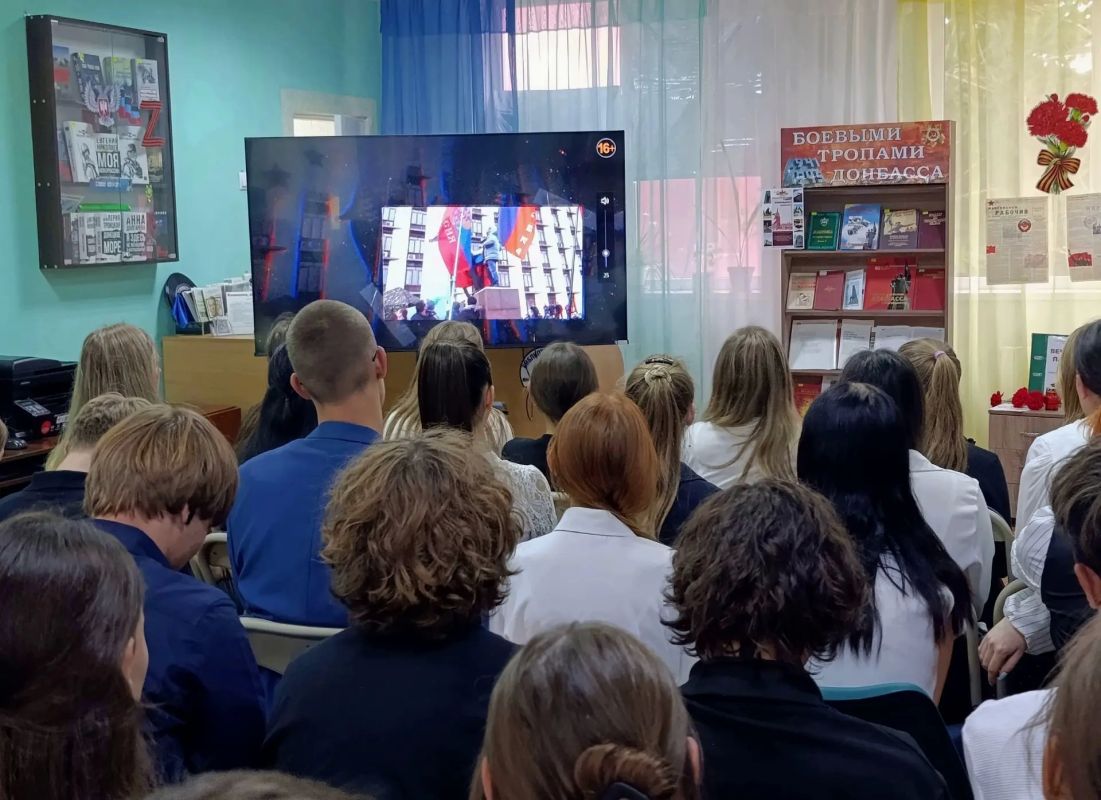 7 сентября в библиотеке им. А. С. Пушкина для учащихся 11-Б класса Средняя школа №16 и учащихся 11-Б класса Средняя школа №72 прошел вечер истории «Донбасс: о мужестве, о славе», посвященный 83-й годовщине освобождения...