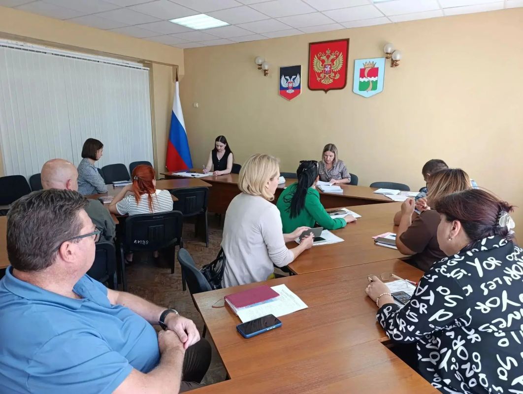 В администрации Амвросиевского муниципального округа состоялось очередное заседание комиссии по делам несовершеннолетних и защите их прав под председательством заместителя председателя комиссии Свистуновой Валентины...