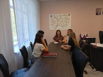 Депутат Тельмановского муниципального совета Наталья Зубач провела рабочую встречу с трудовым коллективом Тельмановского муниципального совета