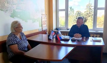 Наталья Бегуненко: Заместитель руководителя Управы Петровского внутригородского района Администрации городского округа Донецк Сергей Васильевич Чуб провёл еженедельный приём жителей района