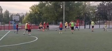 Для юных мариупольцев провели открытую тренировку по футболу
