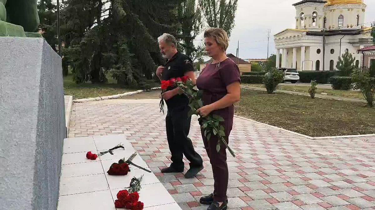 Подвиг героев бессмертен: в Старобешево почтили память освободителей Донбасса