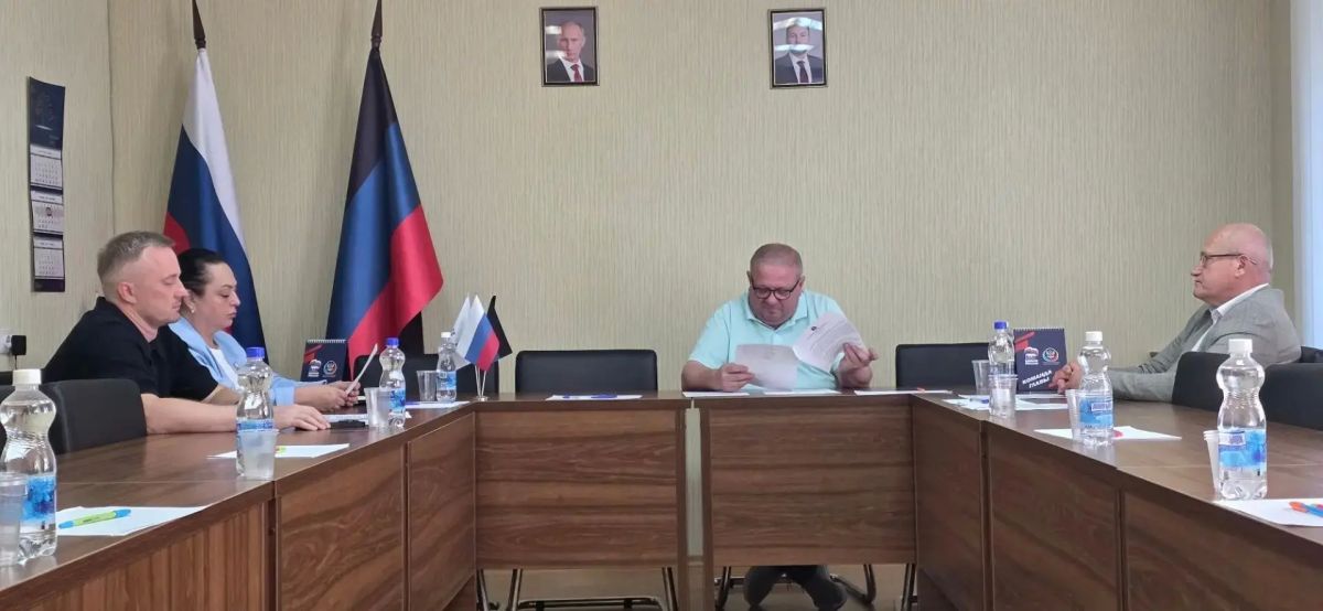 РАБОТА КОМИТЕТОВ. Под председательством Михаила Рыбакова в Донецком городском совете состоялось заседание постоянного комитета по вопросам местного самоуправления, регламента, кадров и депутатской этики