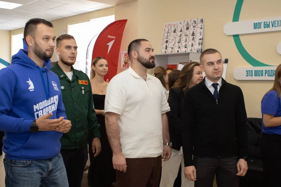 Принял участие в открытии молодёжного центра в Старобешево