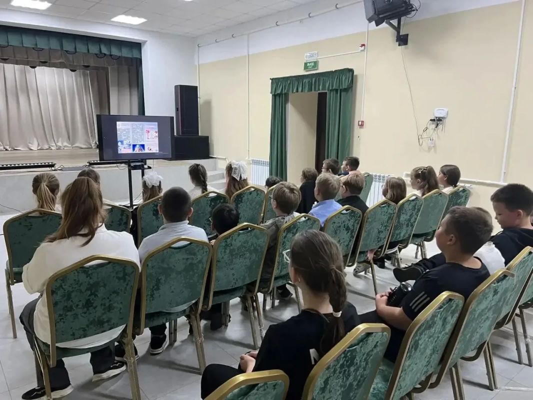 В МБУ клуб «Шахтер» была проведена информационная беседа на тему: «У экстремизма нет будущего»