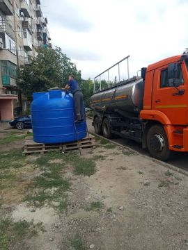 Бригада Самарской области оказала помощь в доставке воды жителям Снежного