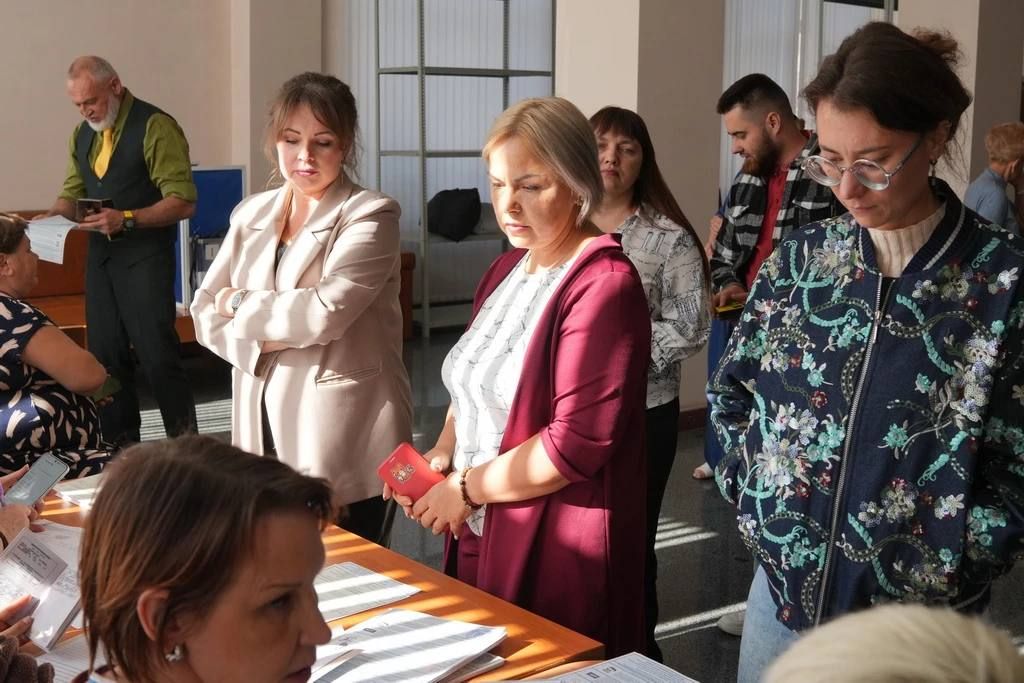 В минобрнауки ДНР прошло досрочное голосование на выборах в Госдуму