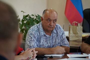 Игорь Мартынов: Аппаратное совещание. Провёл малое аппаратное совещание, в ходе которого обсудили текущие вопросы благоустройства городского округа Енакиево