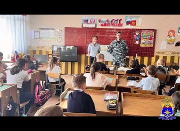 Сотрудники транспортной полиции Донецка провели для школьников профилактический «УрокБезопасности»
