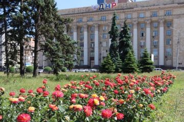 Впервые наша республика принимает участие в выборах депутатов Государственной Думы и это историческое событие имеет для нас особое значение, отметил Председатель Народного Совета ДНР Константин Кузьмин