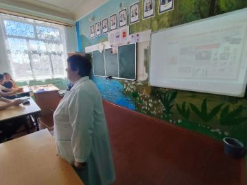 Медицинская сестра кабинета по оказанию медицинской помощи несовершеннолетним Андреевской врачебной амбулатории ОПСМ провела беседу с обучающимися старших классов на тему: "Наркотики — это очень опасно! Даже одна маленькая...