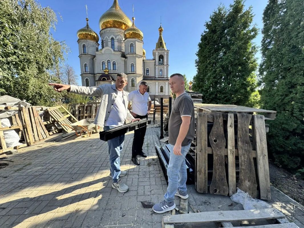 В Ждановке продолжается строительство Аллеи памяти героев
