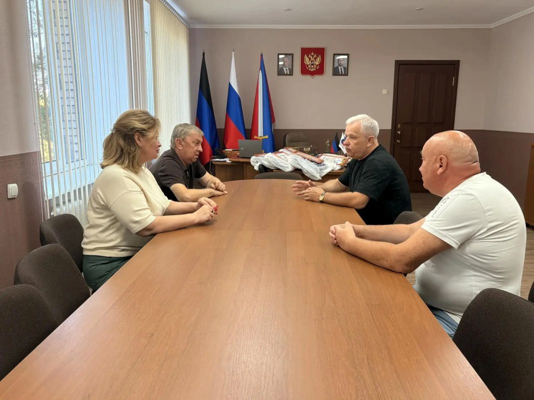 Николай Руппель: Провел встречу с ведущим советником отдела развития кадрового потенциала агропромышленного комплекса Министерства сельского хозяйства, пищевой и перерабатывающей промышленности ДНР Александром Уваровым