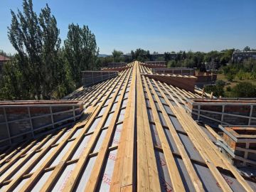Владимирская область продолжает ремонт крыш жилых домов в Кировском