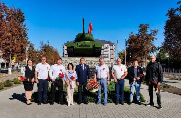 Константин Зинченко: Ко 145-летию города Волноваха почтили память погибших воинов, участвовавших при его освобождении