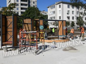 Благоустройство сквера у Киевского РИКа в Донецке вышло на финишную прямую