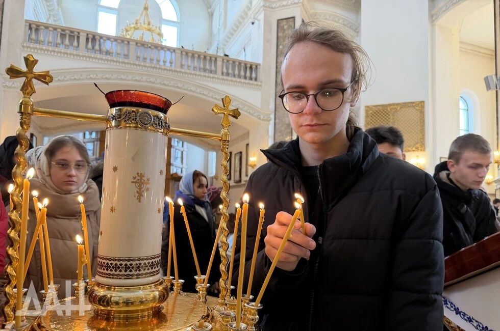 Не поверхностные вопросы: священник рассказал, что приводит молодежь ДНР в храм