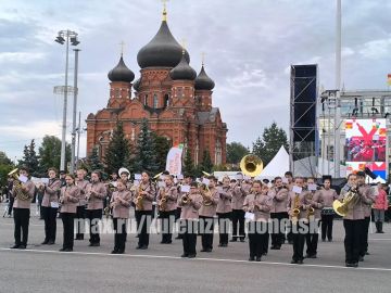 Алексей Кулемзин: Образцовый детский духовой оркестр Детской музыкальной школы № 1 им. Н. Леонтовича под управлением Александра Радченко блестяще представили Донецкую Народную Республику на десятом Всероссийском фестивале...