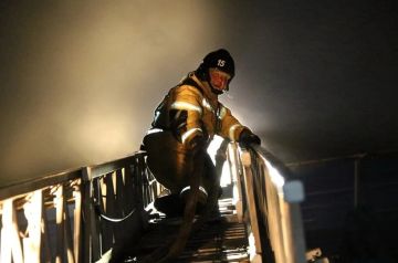 В Мариуполе при пожаре в жилом доме спасли четырех человек