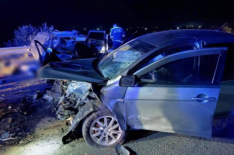 В Зугрэсе в ДТП погибли два человека, пострадали трое детей