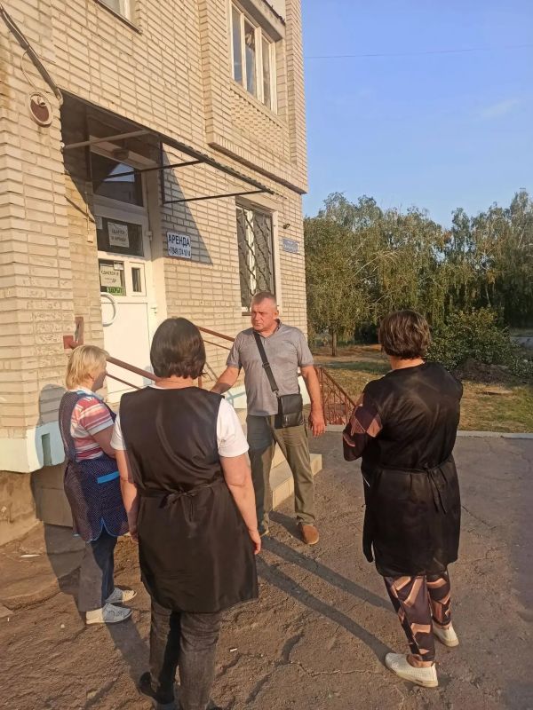 Депутат Амвросиевского муниципального совета Андрей Лащенко провел встречу с жителями на закрепленной территории