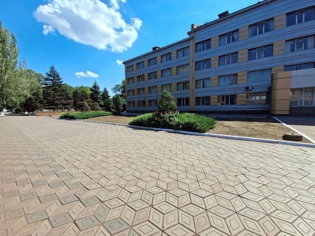 Благоустройство. В рамках партийного проекта «Чистая страна» Единой России сотрудниками филиала №2 «ЕМЗ» ООО «ЮГМК Донецк» 15 сентября была произведена уборка и благоустройство территории по проспекту Металлургов