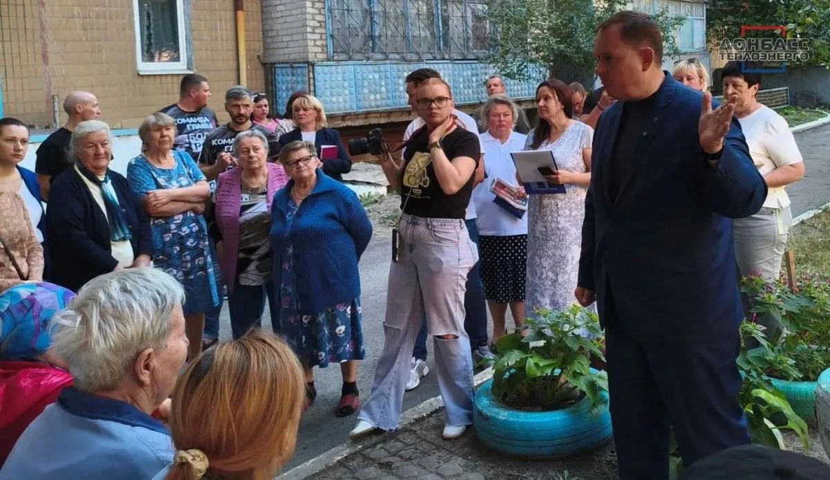 ЗАМЕСТИТЕЛЬ ДИРЕКТОРА ФИЛИАЛА «МАКЕЕВКАТЕПЛОСЕТЬ» ГУП ДНР «ДОНБАССТЕПЛОЭНЕРГО» ПРИНЯЛА УЧАСТИЕ В СХОДЕ С ГРАЖДАНАМИ В КРАСНОГВАРДЕЙСКОМ РАЙОНЕ Г. МАКЕЕВКИ